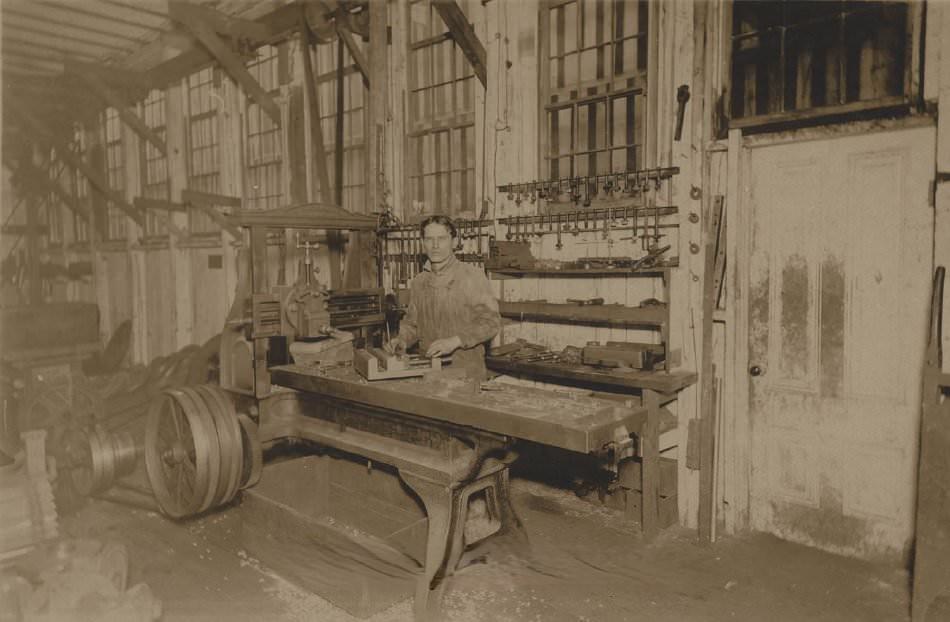 #104 Lipe, R. M. Foundry, Caton’s Foundry, 1904