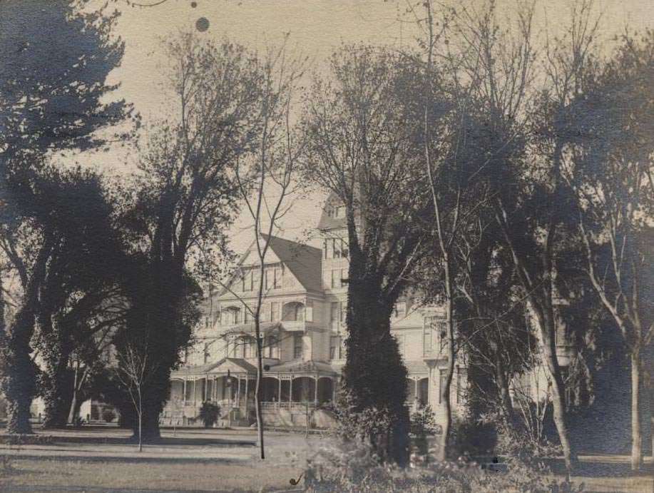 #115 Hotel Vendome and Grounds, 1905