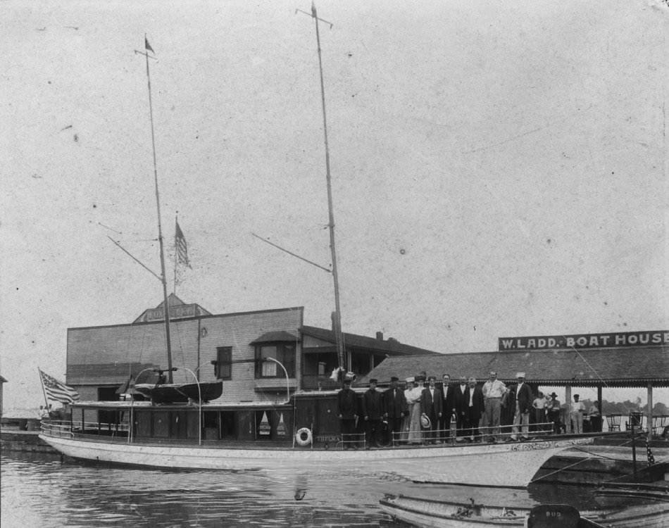 #181 Commodore Huntington’s Yacht Thelma, 1907