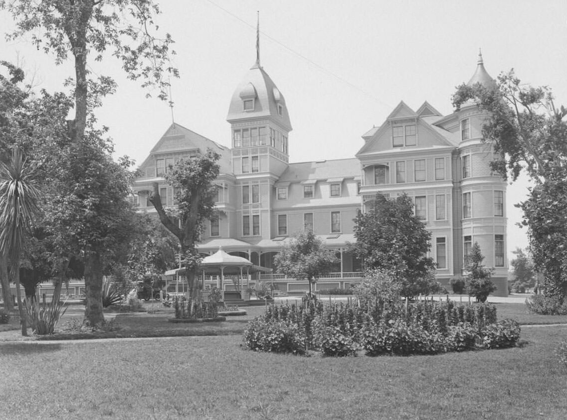 #223 Exterior view of Hotel Vendome in San Jose, 1900