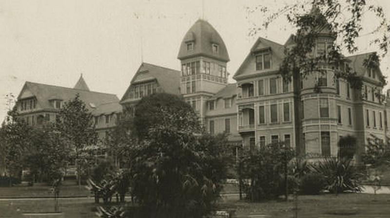 #195 Hotel Vendome, 1910