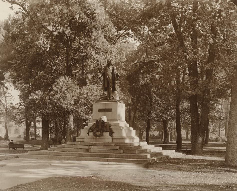 #104 Statue of President McKinley in St. James Park, San Jose, 1940