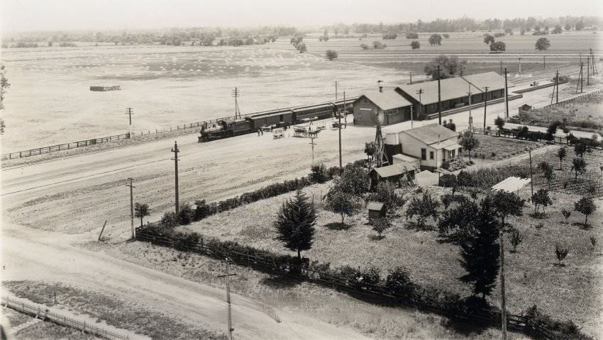 #77 Southern Pacific Railroad depot in Santa Clara, 1900