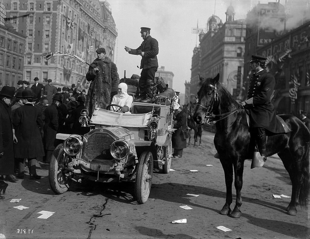 The Thomas Flyer automobile at the start of the around the world ‘New York to Paris’ auto race, The Thomas Flyer eventually won the contest.