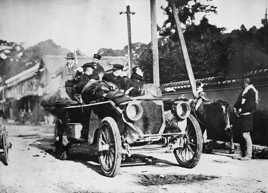The Thomas Flyer, victorious American entry rides through the streets in Kobe, Japan.