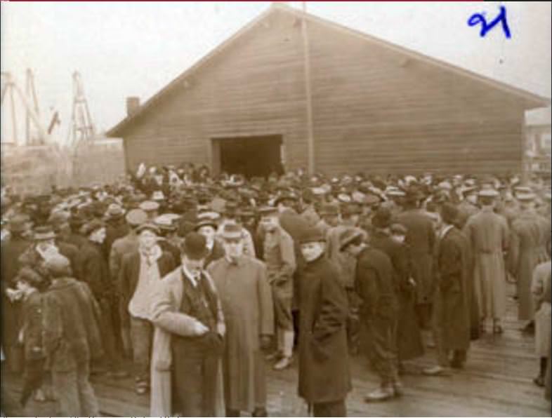 #9 A group of men during the construction of the Vancouver Railroad Bridge, 1907