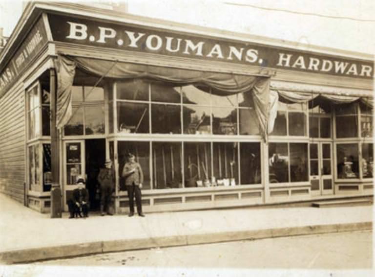 #39 B.P. Youmans Hardware located on 8th and Washington Street in Vancouver, 1911