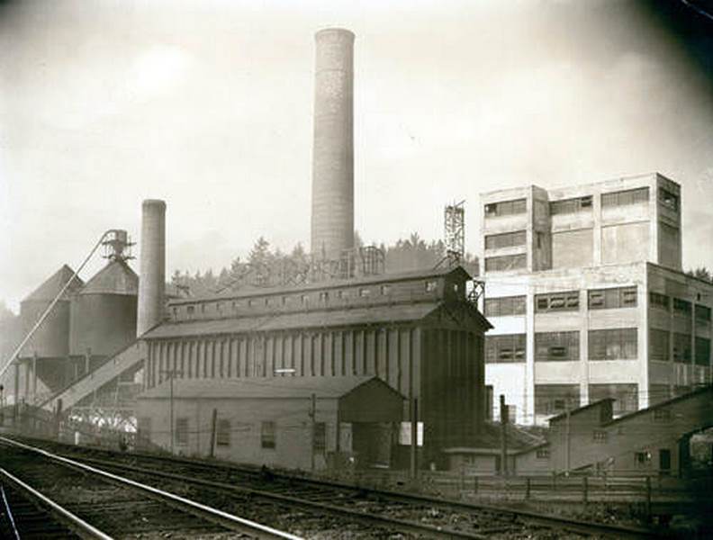 #7 The exterior of the Camas Paper Mill near the railroad tracks, 1920.