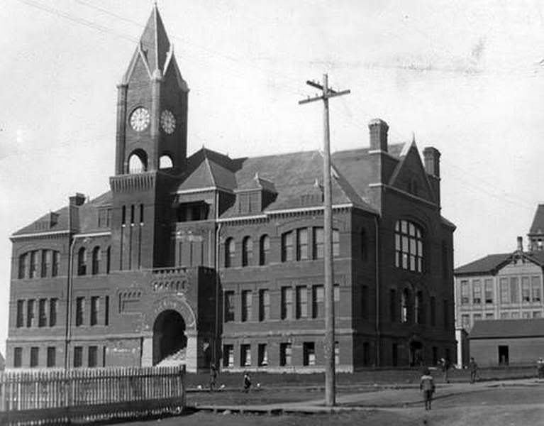 #24 Relief of the Buckskin Brigade featured on the court house in Vancouver, 1940s