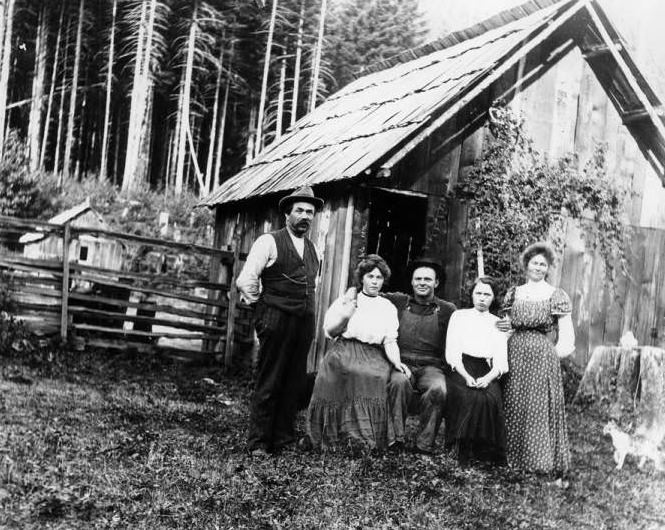 #57 Fredrickson Family with Ole Peterson, 1918
