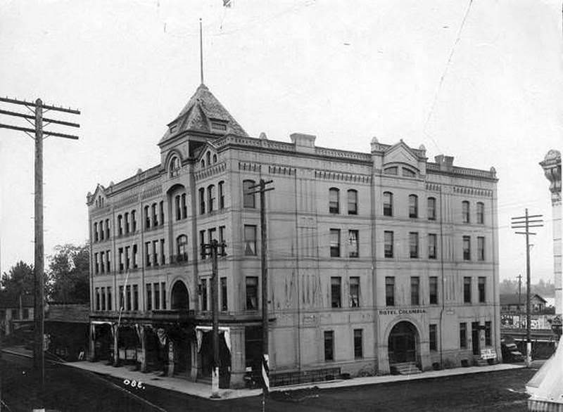 #48 The exterior of the Hotel Columbia in Vancouver, Washington, 1900s