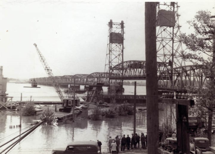 #40 Single span of the Interstate Bridge in 1948.