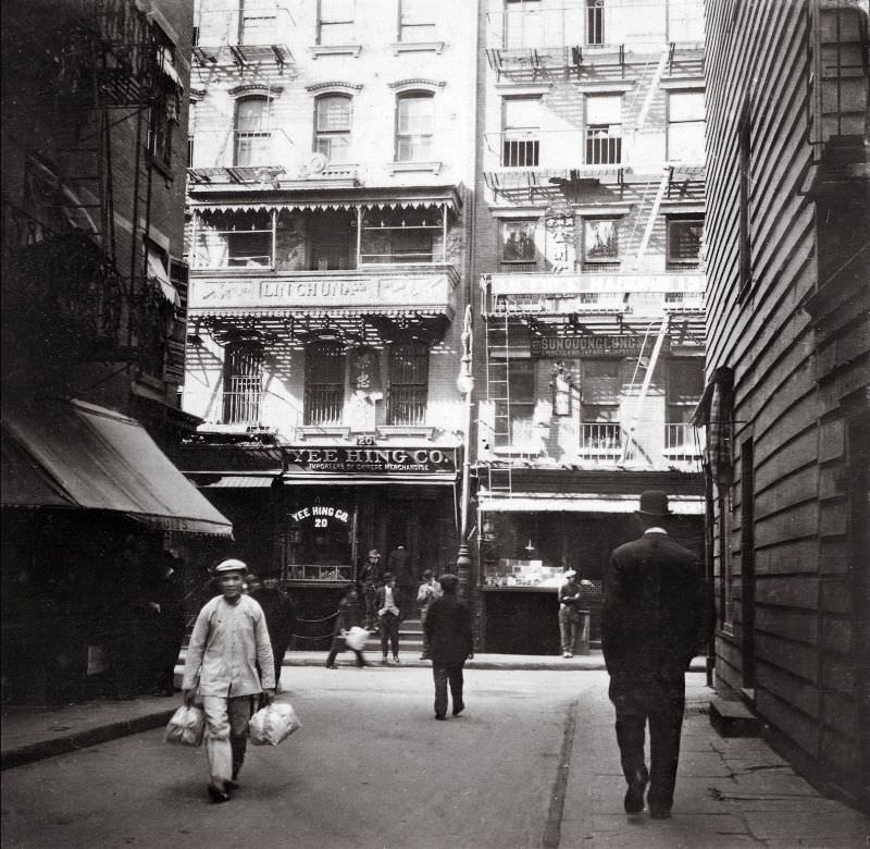 #69 Chinatown, New York, 1914