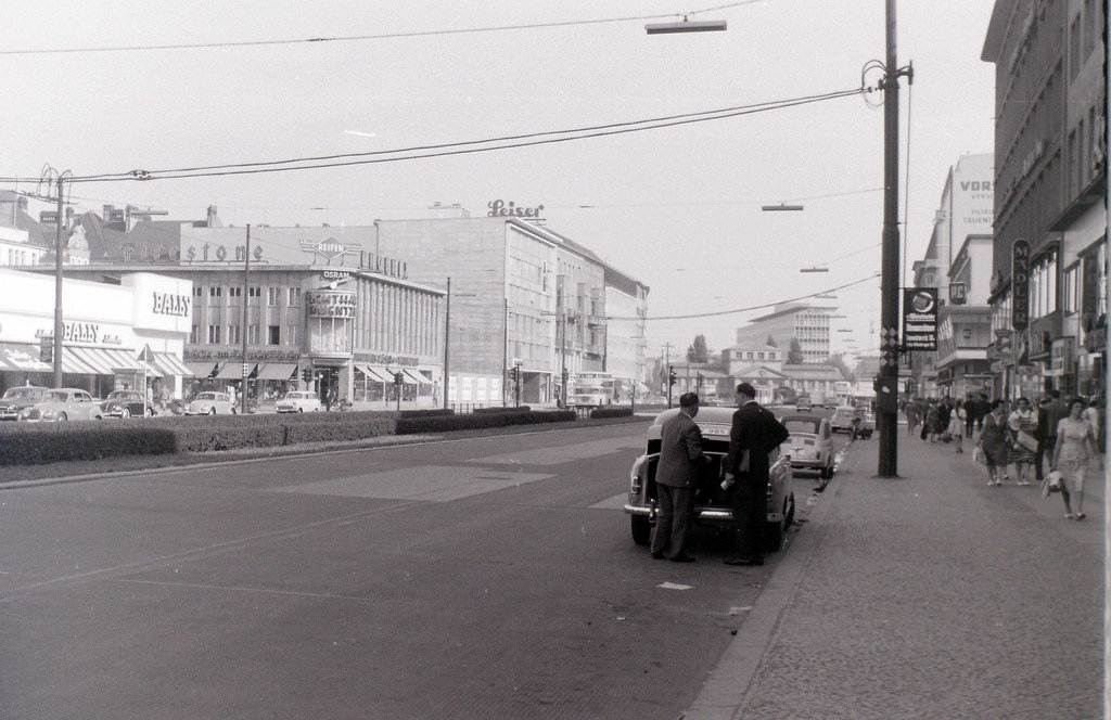 #67 Tauentzienstrasse, looking towards Wittenbergplatz.