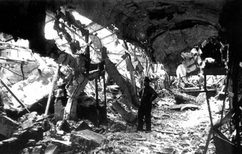 A wrecked building at the Berlin Zoo, 1943.