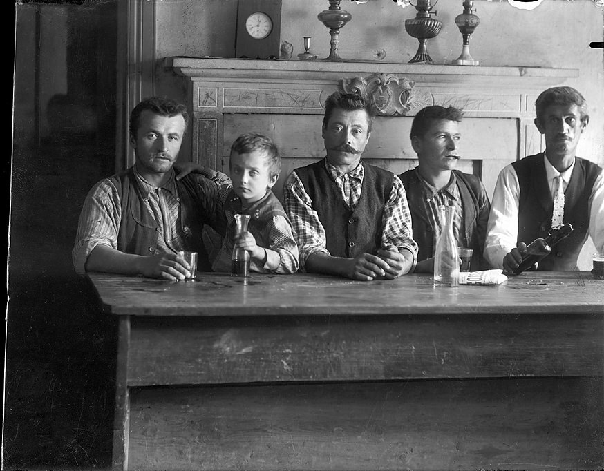 #24 Group of men, Bleniotal