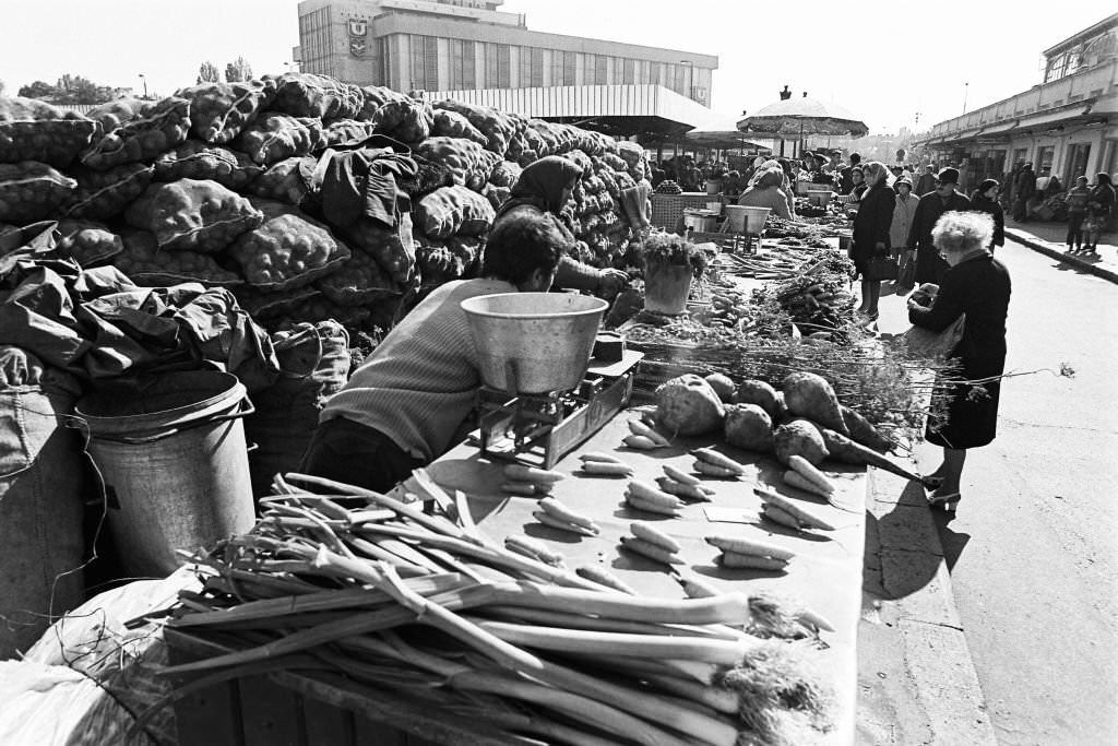 #77 A general view of a market on October 10, 1979 in Bucharest, Romania.