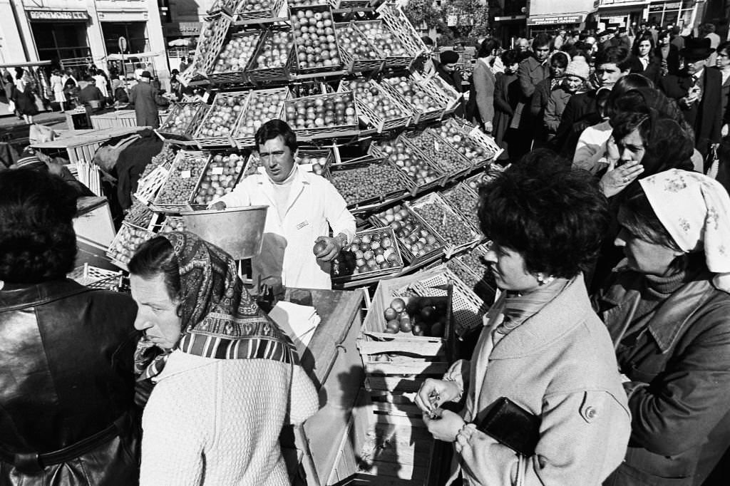 #86 A general view of a market in Bucharest on October 10, 1979.