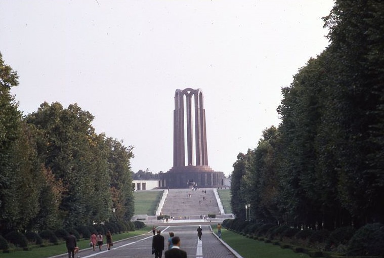 #30 National Heroes Memorial, Bucharest, 1971