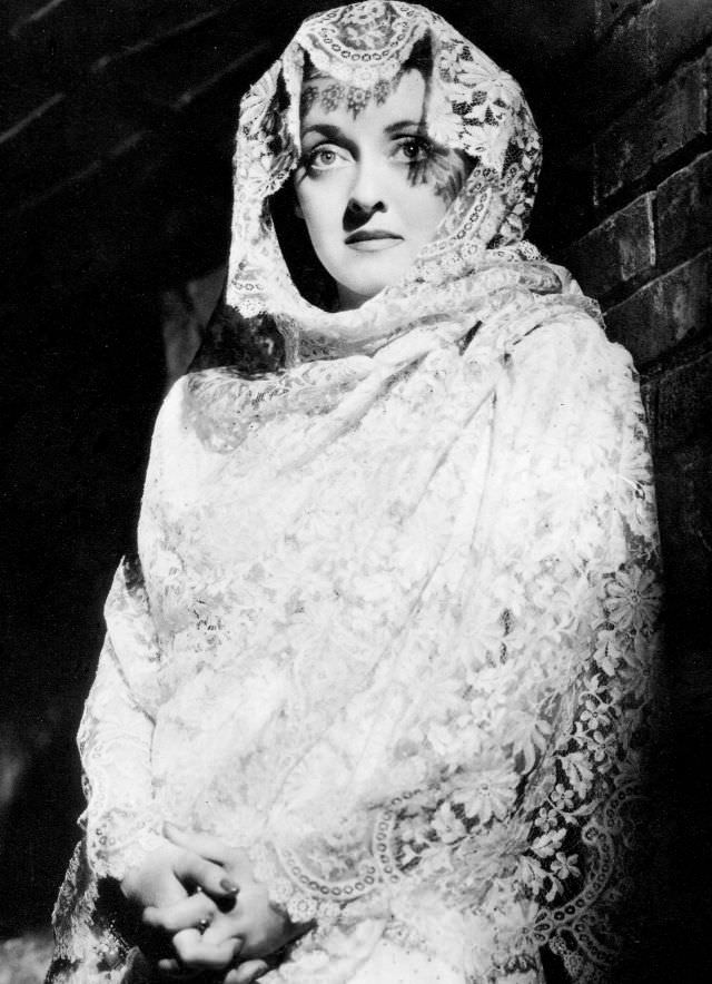 #45 Bette Davis photographed by Bert Six for ‘The Letter’, 1940