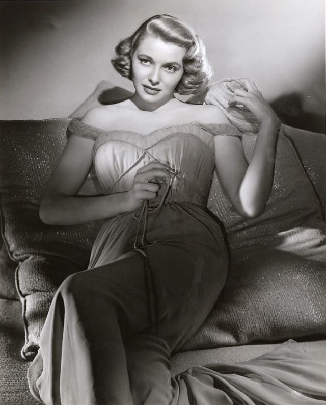 #21 Patricia Neal by Bert Six, 1949