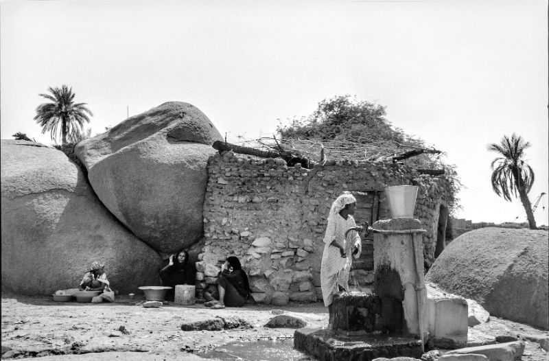 #98 Water fountain, Aswan, August 1981