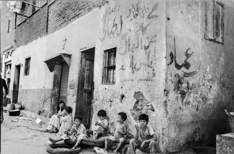 #112 Munching, Cairo, July 1981