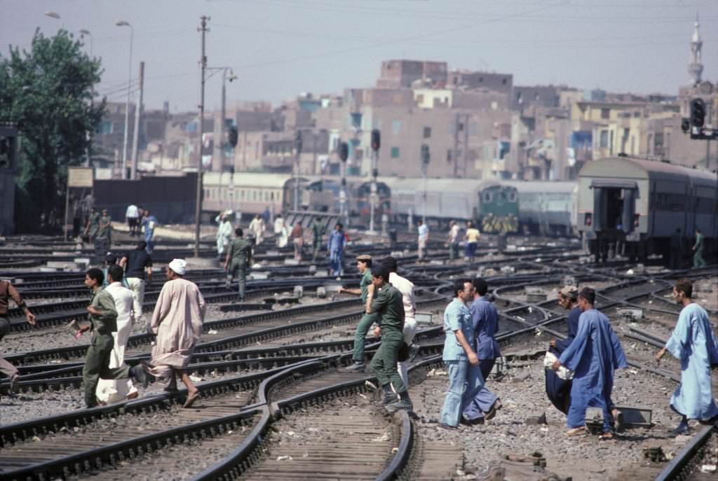 #16 Cairo station, 1984