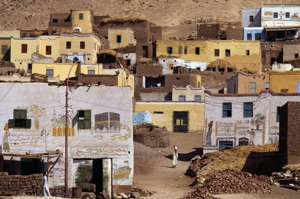 #2 Decorated houses in the village of Gournah, in the necropolis of Thebes, in May 1988