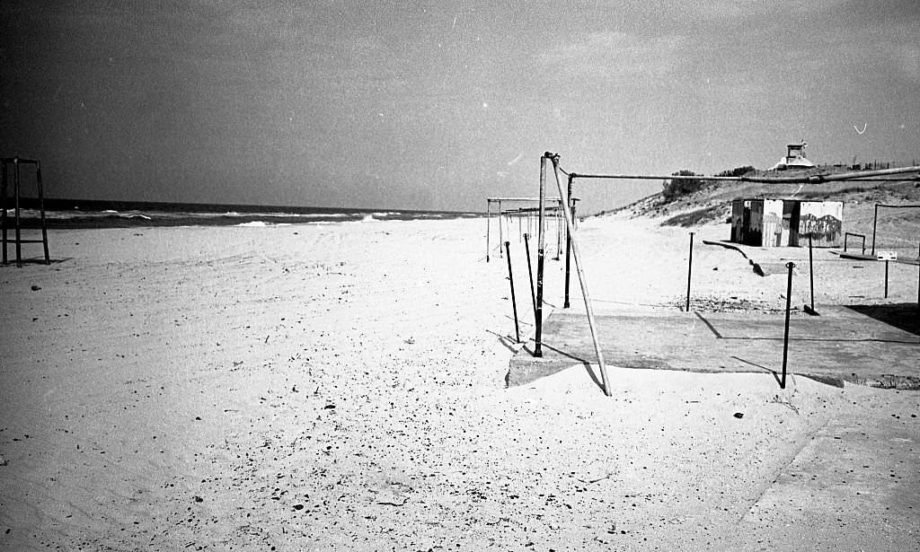 #28 Expulsion of Israelis near the Egypt border a few days before the restitution of the Sinai Peninsula to Egypt, 1982