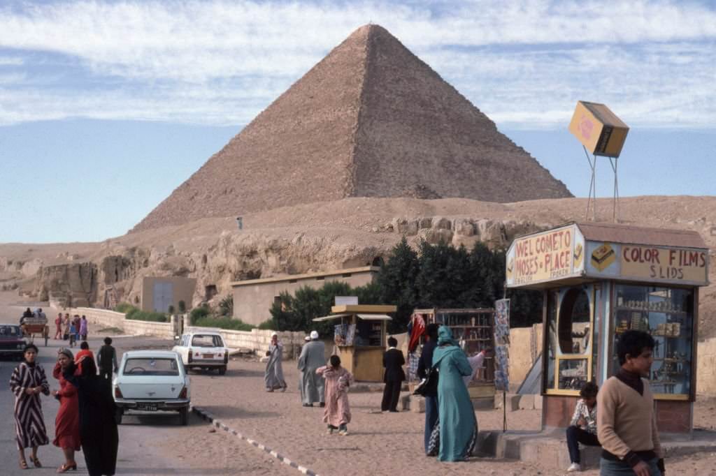 #37 Souvenir shops in front of the Cheops pyramid, 1981
