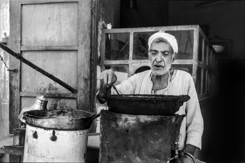 #83 Falafel cook, Aswan, August 1981