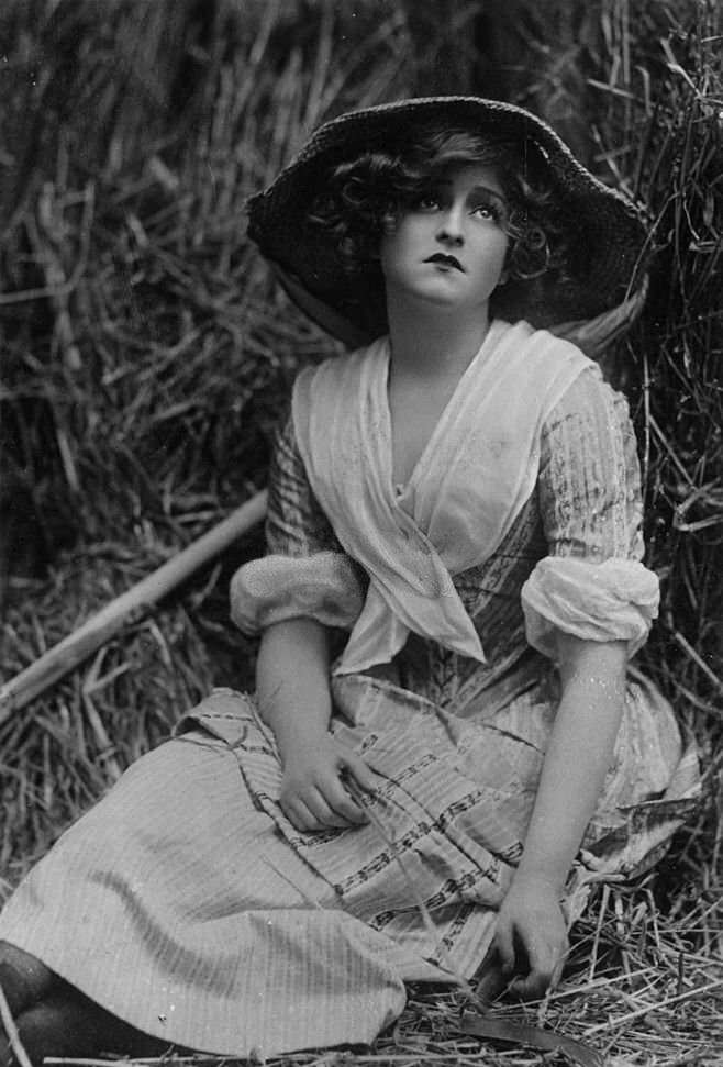 #13 Gabrielle Ray as St Joan of Arc