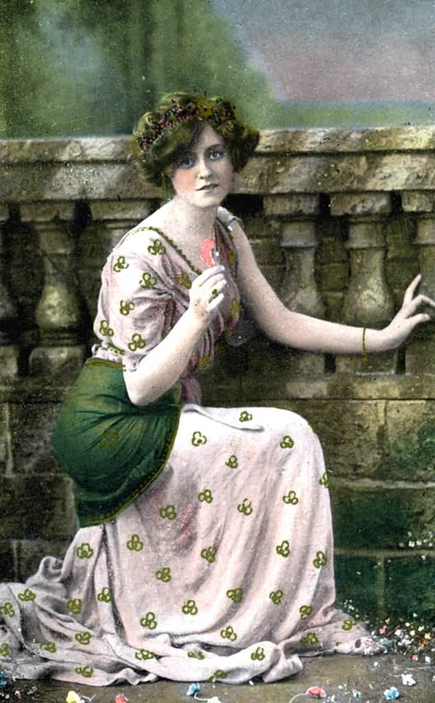 #32 Gabrielle Ray, 1900