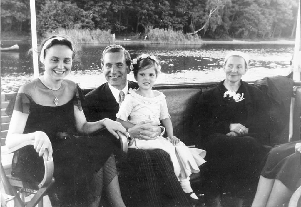 #18 Goebbels, Joseph on a boat trip with his, 1937