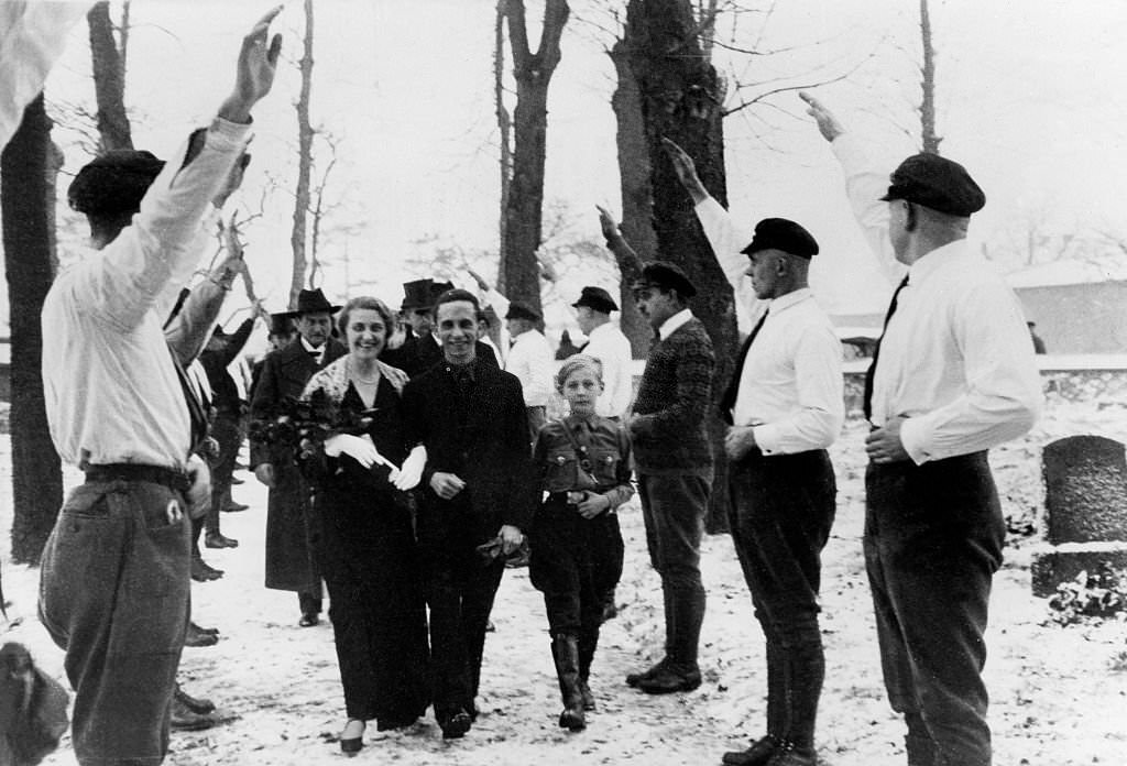 #20 Joseph Goebbels near Parchim (Mecklenburg); next to the bridal couple.