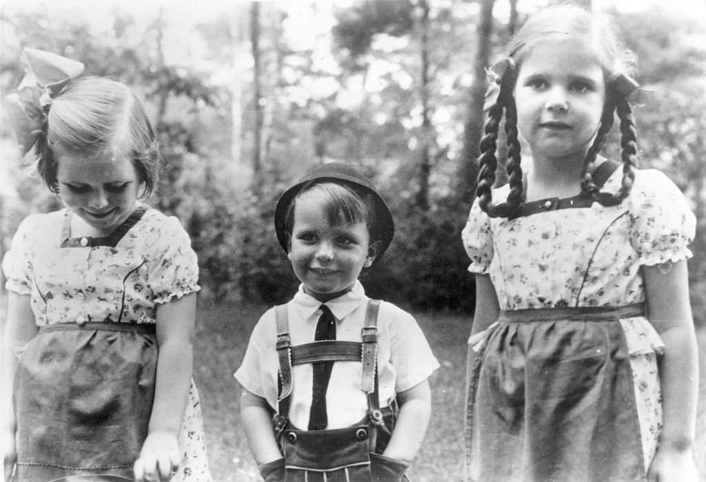#21 Joseph Goebbels Hildegard, Helmut and Helga Goebbels, 1938