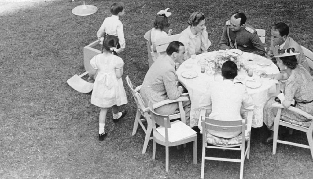 #35 Visit from Paul V. Yugoslavia in Germany – the Prince Regent couple visiting the Goebbels family