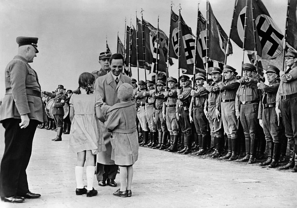 #38 Goebbels is received by to girls at the airport Frankfurt.
