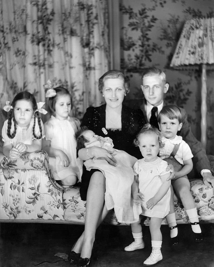 #43 Magda Goebbels with Johanna Maria Magdalena Behrend- With their children (left to right) Helga, Hilde, Hedda (on her arm), Holde, Hellmut and Harald – 1938