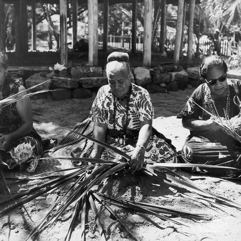 #6 Women weaving rushes in kaiolani park in Waikiki, Hawaii, 1955