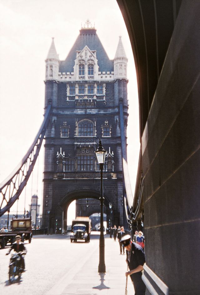 #58 Tower Bridge, 1958