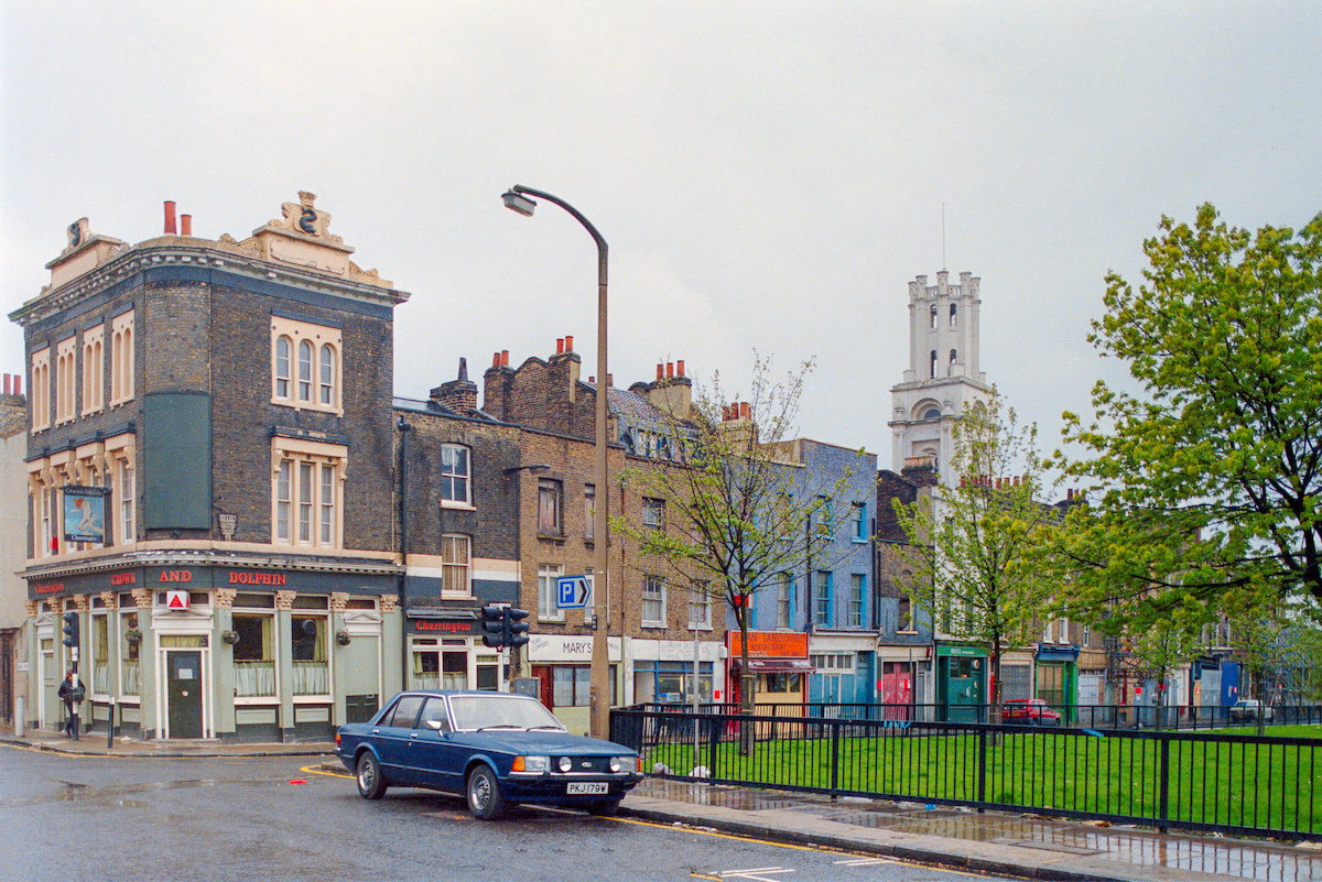 #12 Crown and Dolphin, Cable St, Cannon St Rd, Shadwell, Tower Hamlets, 1986