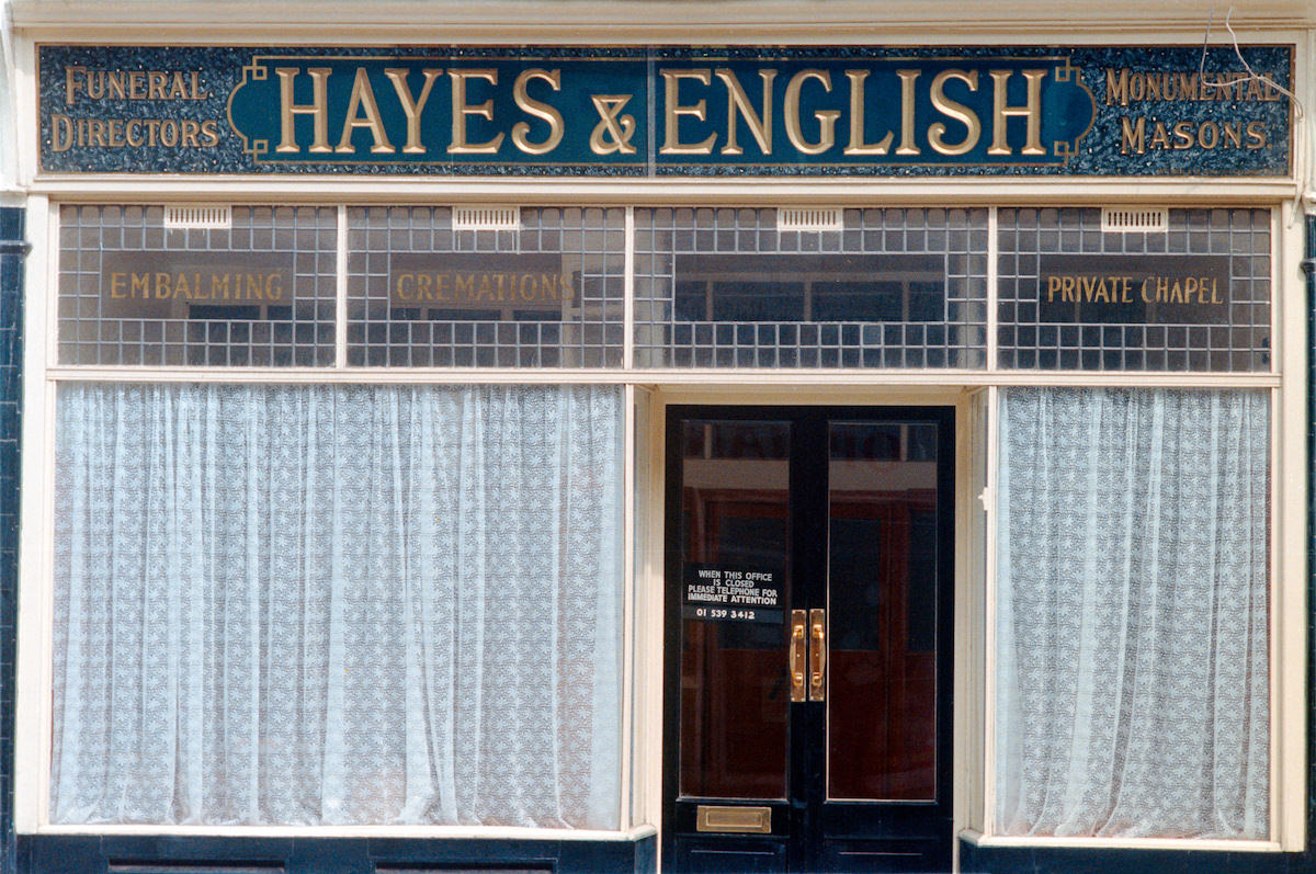 #27 Hayes & English, Funeral Directors, Hoxton Street, Hoxton, Hackney, 1986