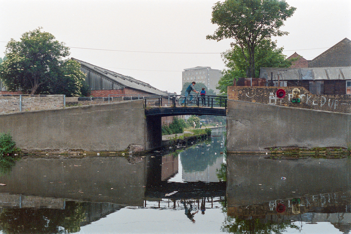 #42 Regents Canal, Hertford Union Canal, Stoneway Walk, Bethnal Green, Tower Hamlets, 1986
