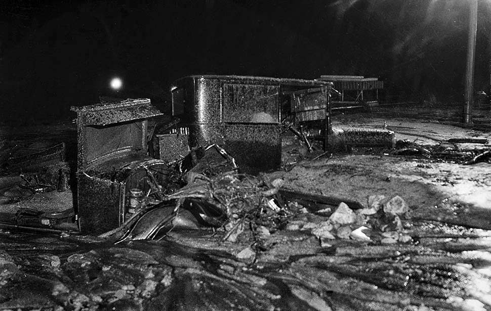 #14 Cars caught in the flooding on Honolulu Avenue near Rosemont in Montrose, 1934