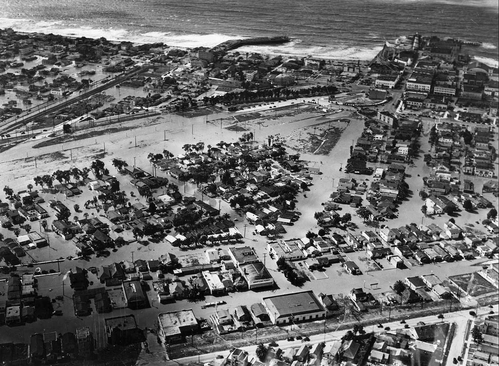 #1 Floodwaters flow slowly through the steets of Venice after a major storm, 1938