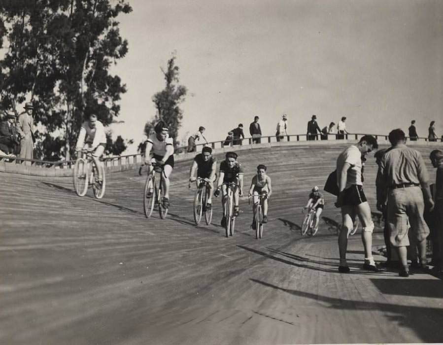 #77 Race in Veledome, 1925