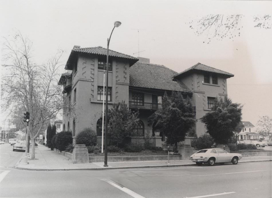 #101 The Sainte Claire Club at St. James and 2nd Streets, 1975