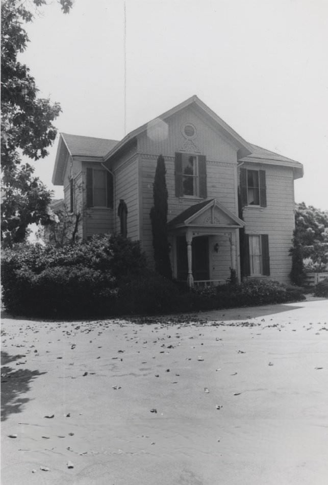 #113 Layhodie, former home of Stephen Poole Sanders, 1975